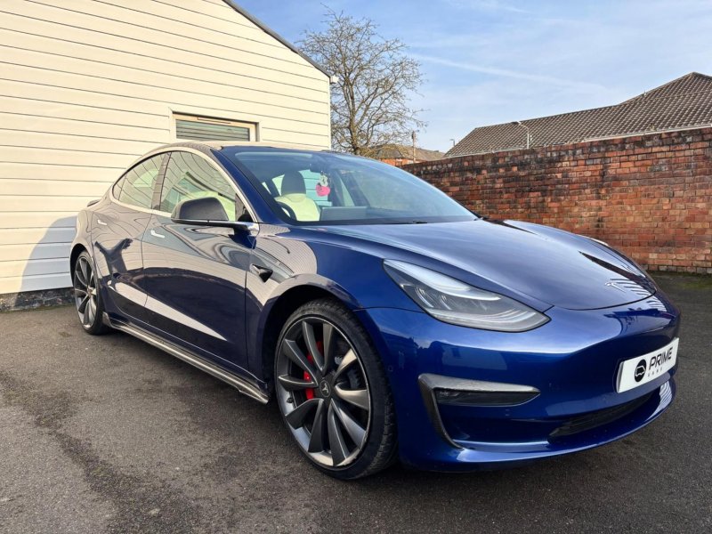 TESLA MODEL 3