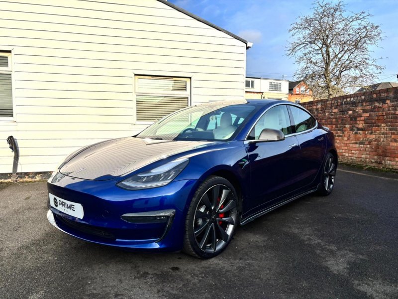 TESLA MODEL 3